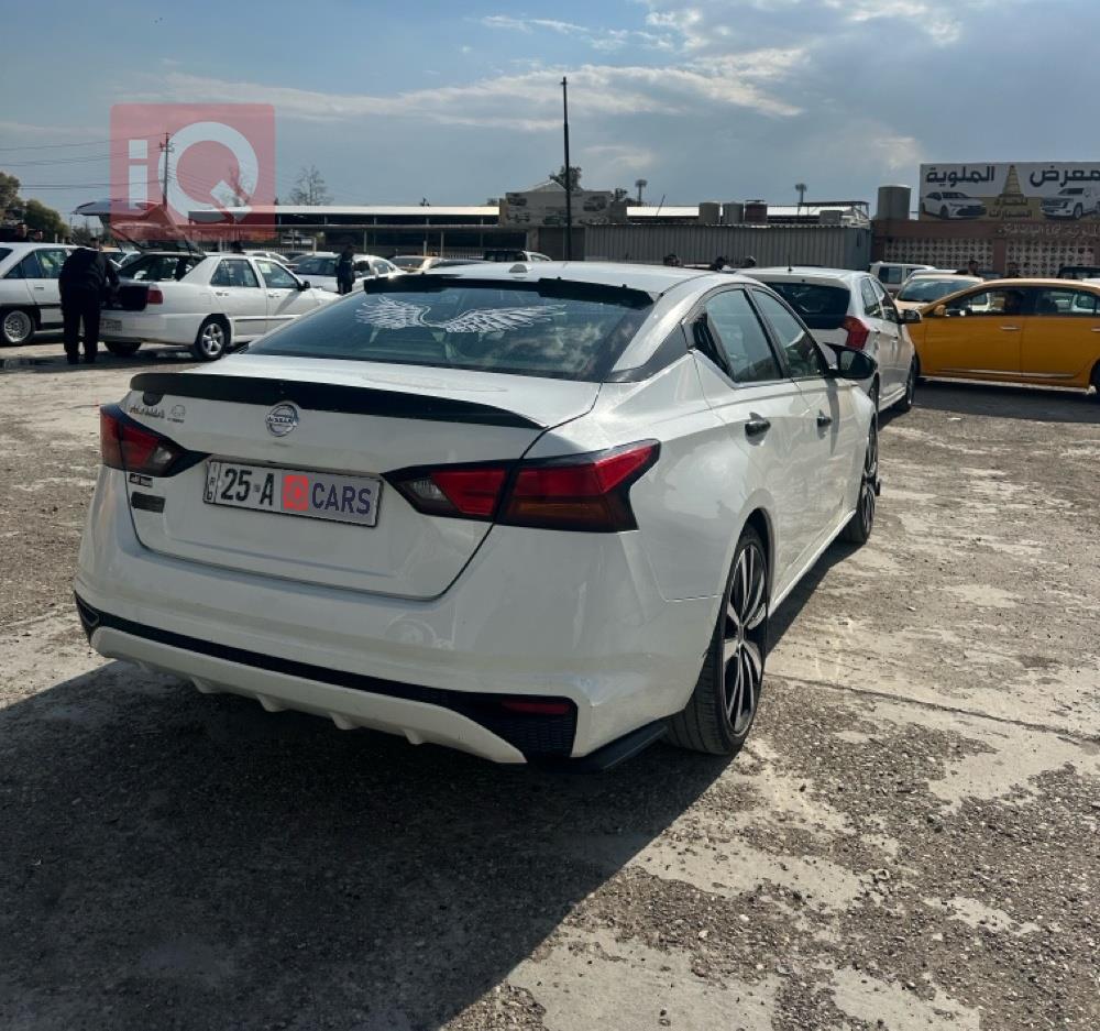 نيسان ألتيما